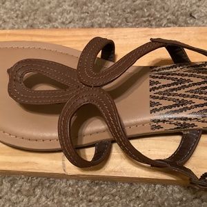 Sandals-like new